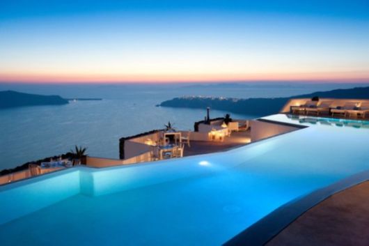 Incredible Infinity Pools That Overlook Amazing Views