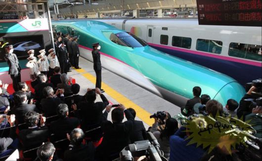 Luxurious Japanese Superfast Train