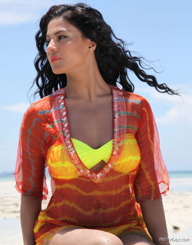 Actress Veena Malik Exclusive Photo Gallery