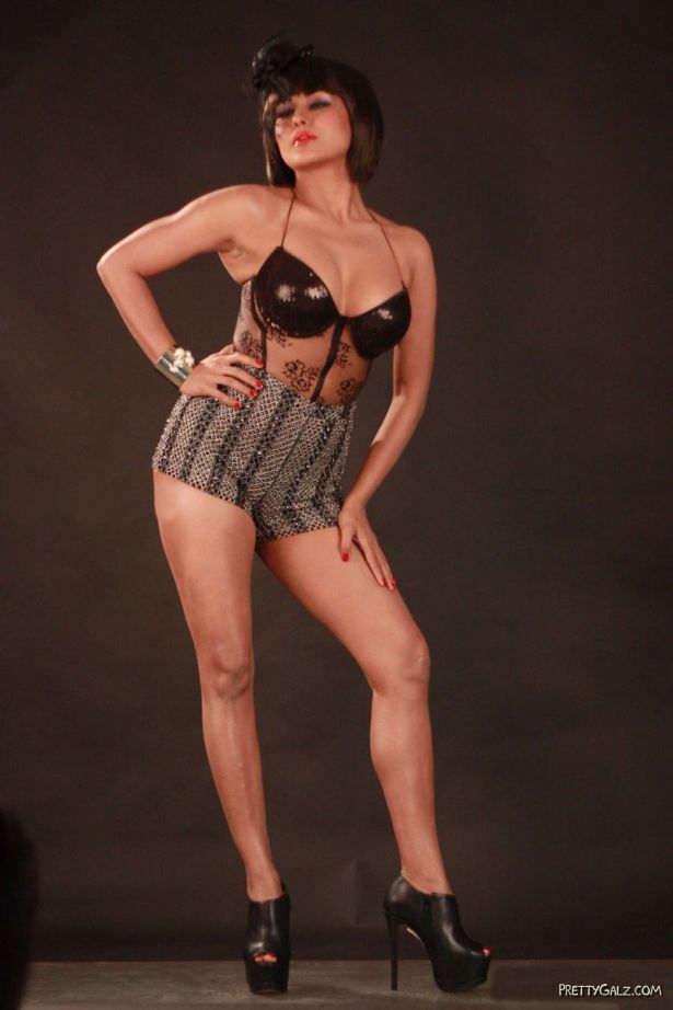 Actress Veena Malik Exclusive Photo Gallery